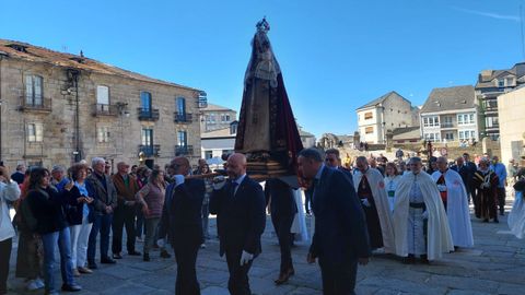 La Virgen, tras reencontrarse con su hijo, luci� un velo blanco
