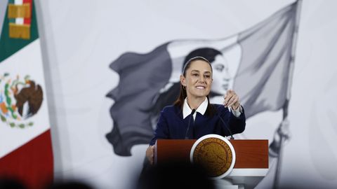 La presidenta de M&eacute;xico, Claudia Sheinbaum, habla durante una rueda de prensa este lunes, en el Palacio Nacional de la Ciudad de M&eacute;xico.