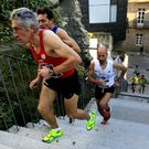 Primer plano de El�as Dom�nguez durante la carrera.