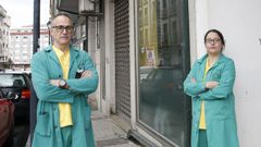 Llovo y Estefan�a L�pez, durante la protesta.