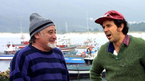 Manuel Lourenzo e Miguel de Lira na rodaxe da serie Mareas Vivas, en Laxe