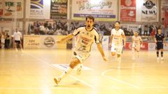 Imagen de archivo de Ismael celebrando un gol en el Agust&iacute;n Mour&iacute;s.