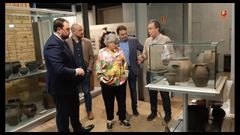 El presidente del Principado, Adri�n Barb�n, durante su visita al Museo del Pueblo de Asturias, en Gij�n, acompa�ado, entre otros por la alcaldesa de Gij�n, Ana Gonz�lez