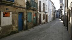 En la calle Luis Trelles hay muchas viviendas rehabilitadas y otras en venta