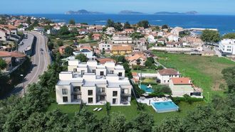 Recreaci�n de la furura urbanizaci�n de lujo Lux Villas Canido, entre la avenida Ricardo Mella y la playa