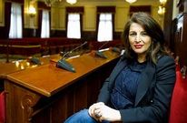 A concelleira de EU sentada no banco que ocupa habitualmente no sal�n de plenos.