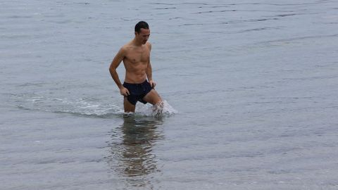 Empezando el a�o con un ba�o en Riazor 