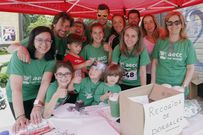 Algunos de los voluntarios que coordinaron la carrera. 