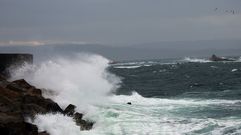 Viento y oleaje en la costa de Aguio (Ribeira)