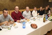 Jos� Juan Vilas -en el centro- fue homenajeado ayer por su jubilaci�n. 