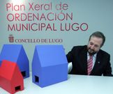 Orozco, en febrero del 2006, explicando el PXOM. 