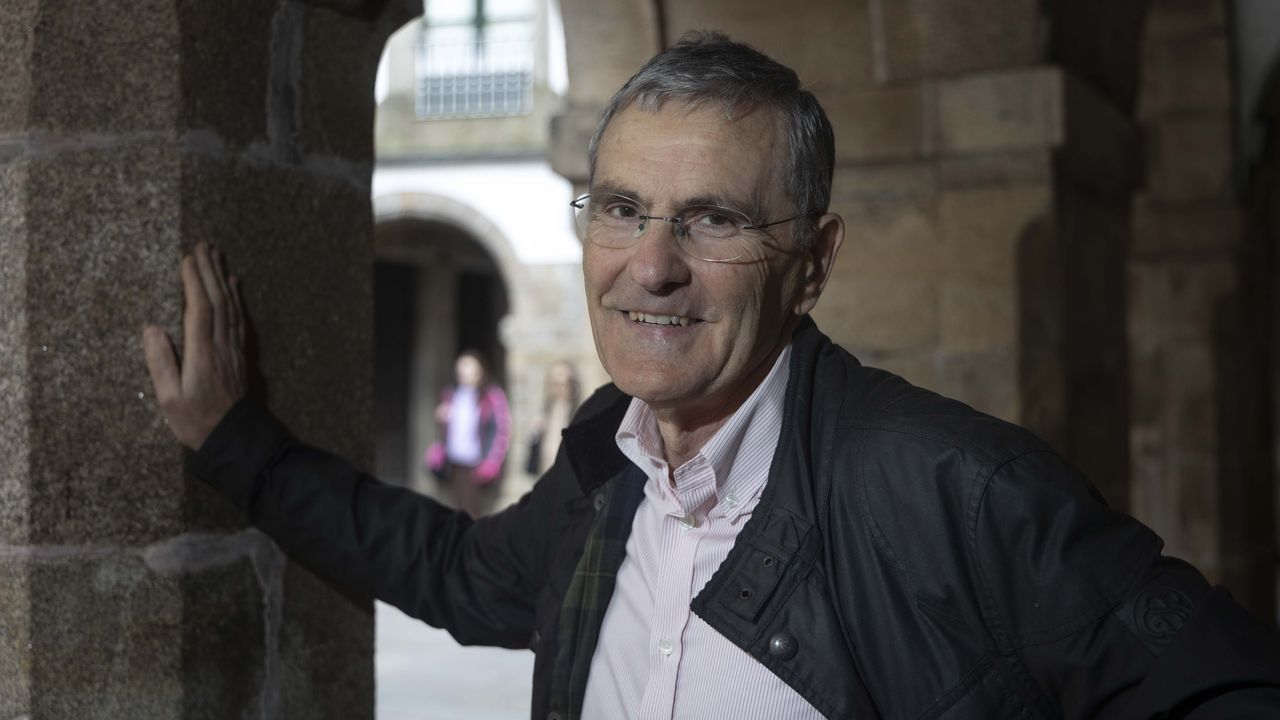 Manuel Ladra, catedrático de Álgebra de la USC: «La inteligencia artificial nunca te va a enseñar a pensar ni razonar»