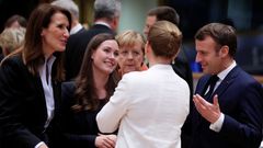 Las primeras ministras de B�lgica, Sophie Wilm�s; de Finlandia, Sanna Marin, que ayer se estrenaron en un Consejo Europeo; de Dinamarca, Mette Frederiksen; la canciller alemana, Angela Merkel; y el presidente de Francia, Emmanuel Macron, en Bruselas