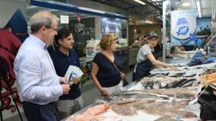 El delegado de la Xunta en Ourense, Manuel Pardo, visit� dos pescader�as ourensanas en las que se aplica el Bono Peixe.