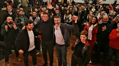 Besteiro, en un mitin con�Julio Torrado (n�mero cuatro en las listas del PSdeG por Pontevedra), Alberto Varela (alcalde de la ciudad arousana) y Elena Espinosa (n�mero uno de la candidatura por Pontevedra)
