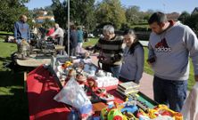 El buen tiempo anim� el mercado, que regresar� en diciembre. 