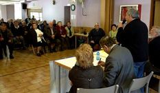 El sindicalista de CC. OO. habl� ayer en el centro social de A Estrada.