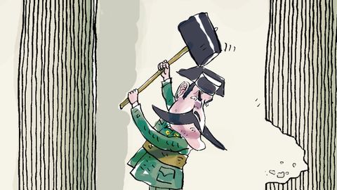 Antonio Tejero: teniente coronel de la Guardia Civil, hab�a estado implicado en otra conspiraci�n, la Operaci�n Galaxia, en 1978. Dirigi�, pistola, en mano el asalto al Congreso. Su agresividad y radicalismo hizo temer que la intentona golpista acabara con una masacre. Condenado a 30 a�os, obtuvo la libertad condicional en 1996. Muri� el 25 de febrero del 2026, en el mismo d�a en el que se desclasificaron los papeles del golpe.