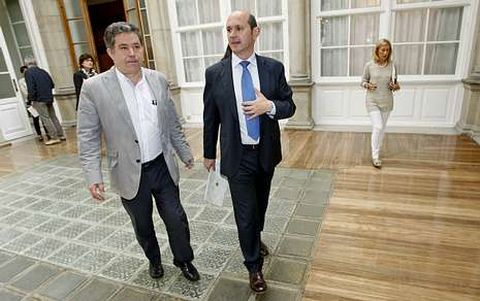 Lores y Louz�n, el pasado mes de mayo, tras firmar el convenio para la planta de compost. 