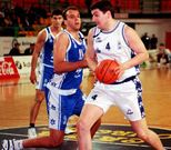 Fern�ndez milit� en el 2000 en el C.B. Ourense. 