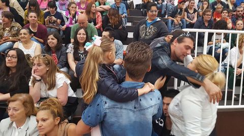 Carlos Cerduela, padre de cuatro hijos, celebra su buena suerte, al conseguir una vivienda en Mieres.Carlos Cerduela, padre de cuatro hijos, celebra su buena suerte, al conseguir una vivienda en Mieres