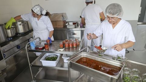 Los productores transforman verduras, hortalizas y frutas en el centro ubicado en Moeche