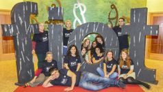 Los voluntarios del FIOT 2015 posaron el s�bado para la foto de familia poco antes de la �ltima funci�n del programa. 