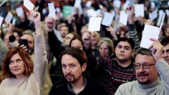 Pablo Iglesias, junto a Xavier Domenech y Elisenda Alamany durante la presentaci�n del programa electoral para el 21-D