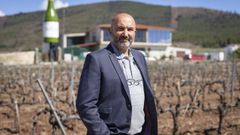 An�bal Blanco, en uno de los vi�edos de la Bodega Tapias Mari��n