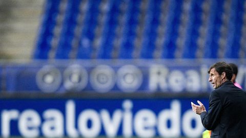 Jos� �ngel Ziganda, durante el Oviedo-Fuenlabrada