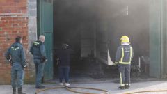 Peque�o incendio en una nave en la Rua Placido Pe�a en Vilalba