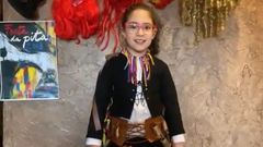 Una joven �pita� represent� a todos los participantes en la fiesta