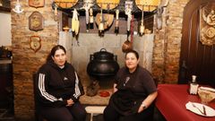 Pilar L�pez Garc�a (izquierda) y su madre Asunci�n Garc�a Casta�o��Chon� (derecha)