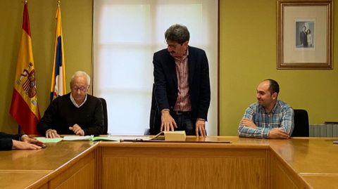 Dumbria. Alcalde, Jose Manuel Peque�o (PSOE)