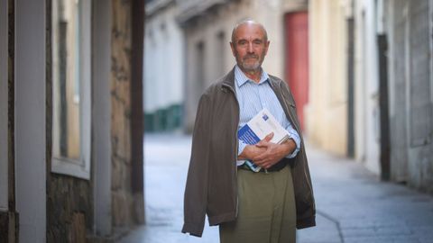 Manuel Loureiro, el viernes en una calle del casco hist�rico de Cedeira