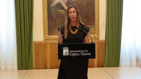La vicealcaldesa de Gij�n y concejala de Econom�a, Empleo, Turismo e Innovaci�n, �ngela Pumariega, en rueda de prensa en el Consistorio gijon�s