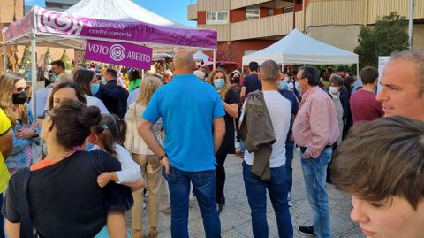 La Festa dos Maios de O Barco incluy una feria de artesana