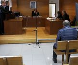 El acusado, ayer en el banquillo del Juzgado de lo Penal. 