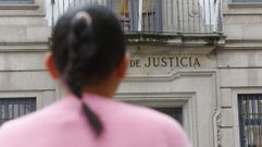 La madre que luch durante seis aos para que encarcelasen a su exmarido por abusar de su hija, en una foto de archivo ante la Audiencia de Pontevedra.