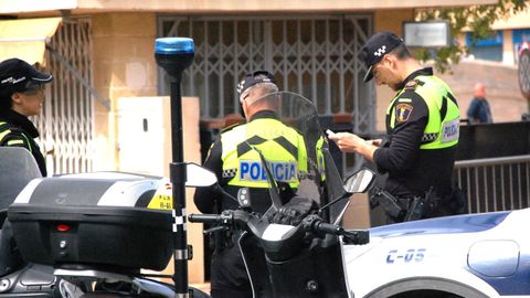Foto de archivo de polic�a local de Alicante.