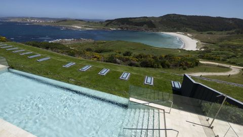 El Parador Costa da Morte, en Muxa, ofrece 63 habitaciones, piscina (en la foto) y ms servicios