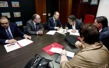 En la reuni�n de ayer en el Concello se empez� a estudiar el dise�o del futuro edificio. 