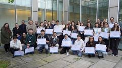 Alumnos de la UDC, con sus diplomas en el Congreso Cient�fico InKrustado, en el CICA