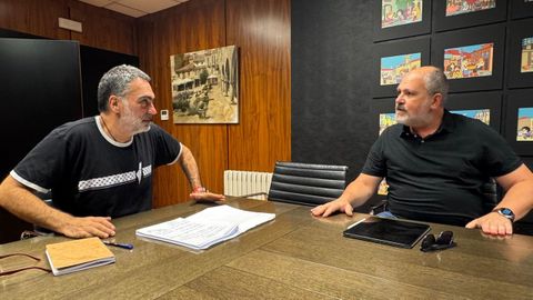 El concejal de Educación, Demetrio Gómez, y el presidente de FANPA, Rogelio Carballo, durante su reunión este miércoles en el Concello de Pontevedra