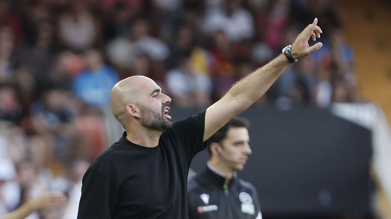 El entrenador del Celta, Claudio Gir�ldez, en el partido frente al Valencia.