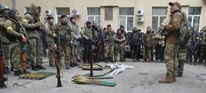 Jarkov Ukrainian Territorial Defence fighters wait for an order in the city of Kharkiv, Ukraine, 27 February 2022.