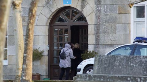 Parricidio en Ba�os de Molgas.La Guardia Civil investiga lo ocurrido en el hostal de Os Remedios