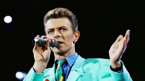 David Bowie, en un concierto de homenaje a Freddie Mercury en Wembley en 1992.