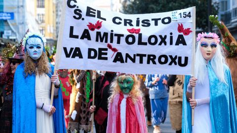 Oviedo se llena de color, alegr�a y tradici�n para celebrar el Carnaval