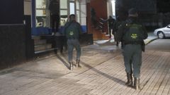 Agentes de la Guardia Civil durante una intervencin en A Maria